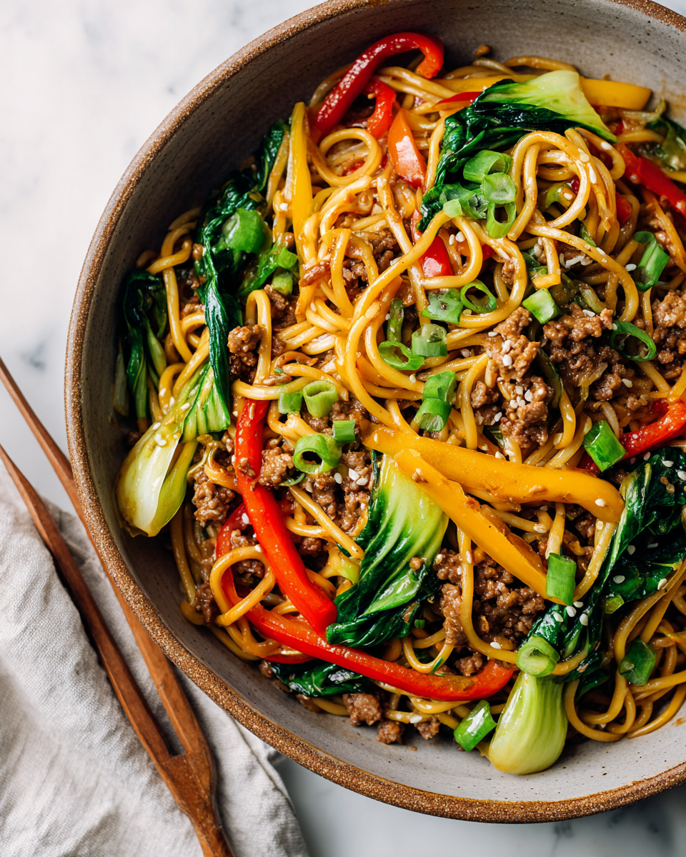 Delicioso Lo Mein de Carne Molida Receta de Lo Mein de Carne Molida fácil y rápida, ideal para cenas familiares, con sabores ricos y saludables.